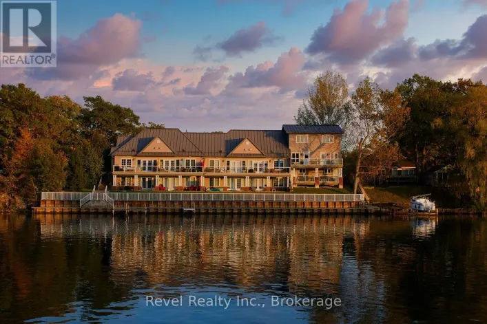 4 - 4-64 RIVER RD EAST RIVER ROAD E, Wasaga Beach