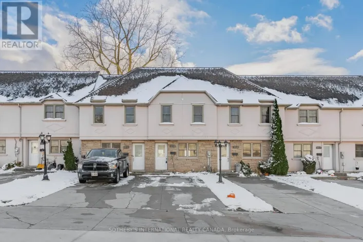 4 - 47 BLANDFORD ESTATES, Woodstock