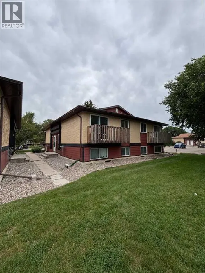 4, 5 Acadia Road W, Lethbridge