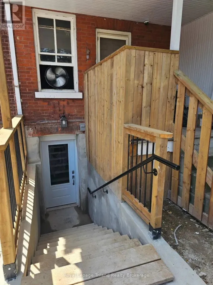 4 - 565 PEEL STREET E, Woodstock