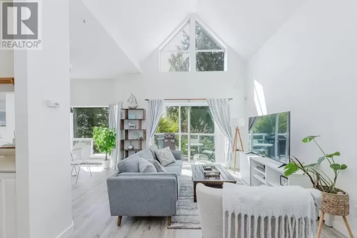 4 5740 MARINE WAY, Sechelt