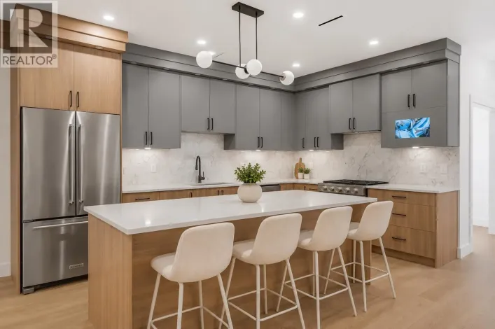 4 6176 ELGIN AVENUE, Burnaby