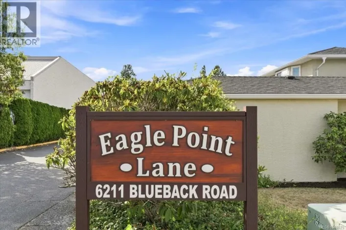 4 6211 Blueback Rd, Nanaimo