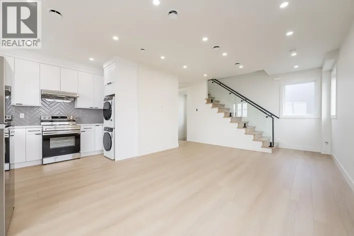 4 6554 CHARLES STREET, Burnaby