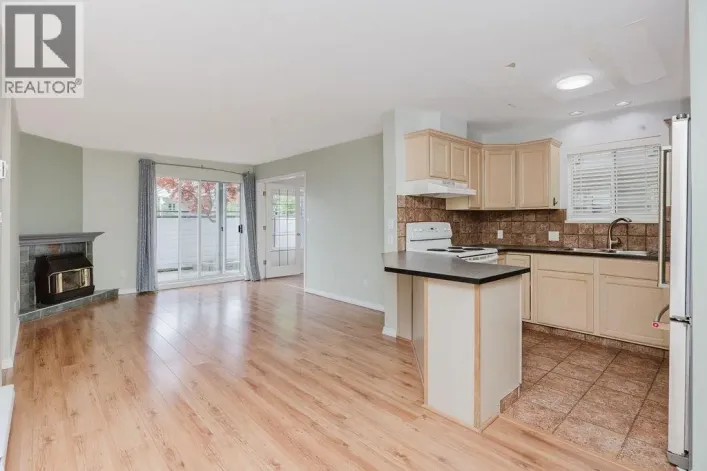 4 689 PARK ROAD, Gibsons