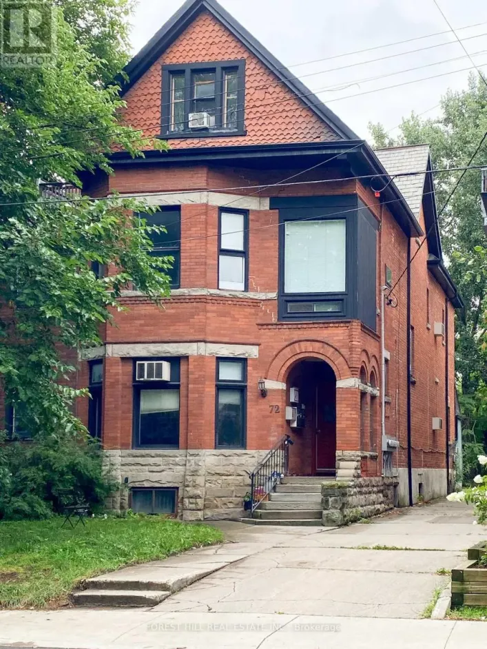 4 - 72 WALMER ROAD, Toronto