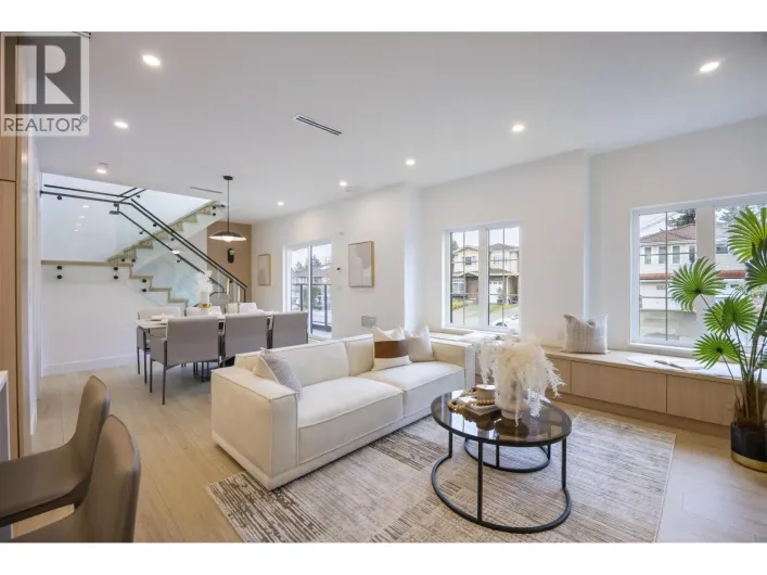 4 7353 12TH AVENUE, Burnaby