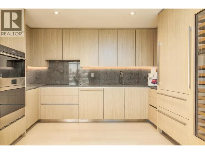4** 785 HARBOUR WAY, North Vancouver