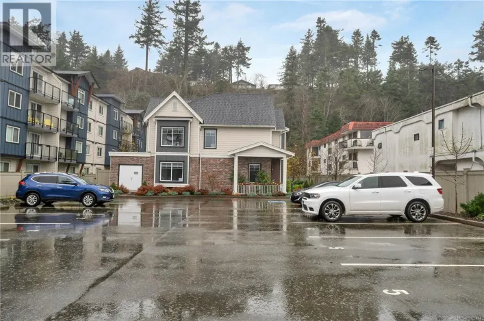 4 796 Island Hwy S, Campbell River