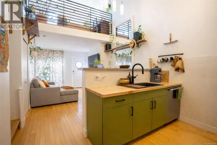 4 797 Tyee Rd, Victoria