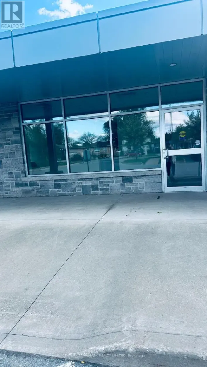 4 - 8040 LUNDY'S LANE, Niagara Falls