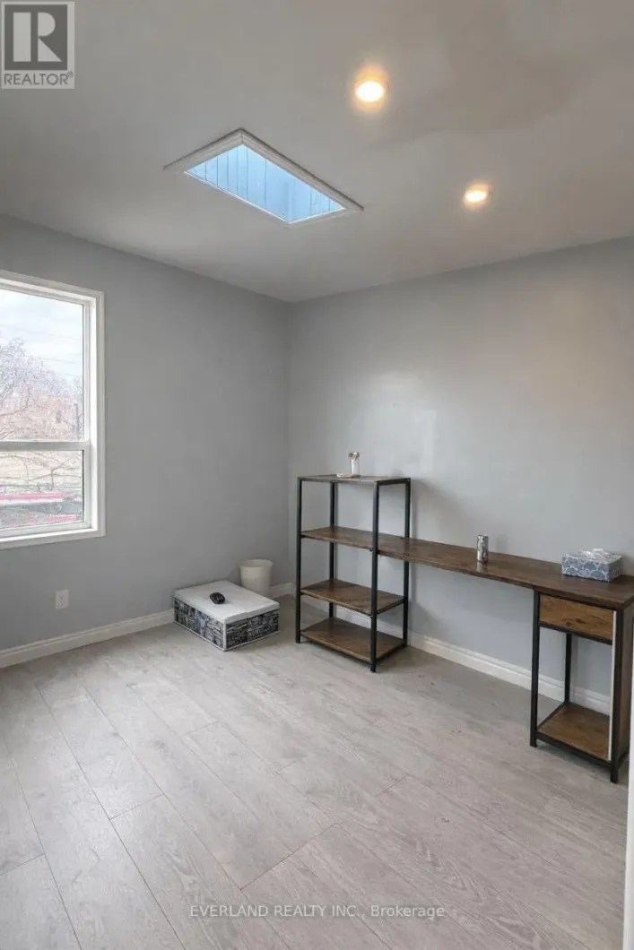 4 - 850 BATHURST STREET, Toronto