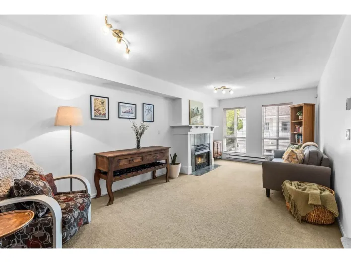 4 8930 WALNUT GROVE DRIVE, Langley