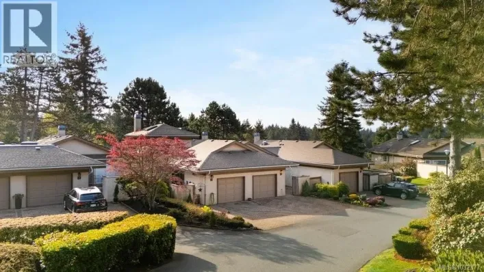 4 901 Kentwood Lane, Saanich