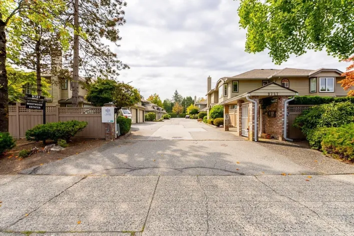 4 9727 152B STREET, Surrey