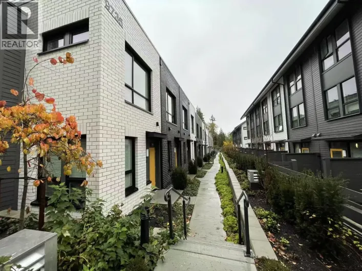 4 9735 UNIVERSITY CRESCENT, Burnaby