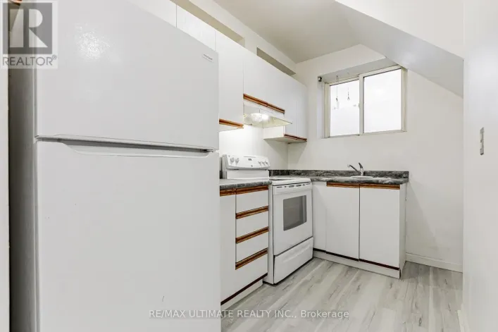 4 - 996 QUEEN STREET E, Toronto