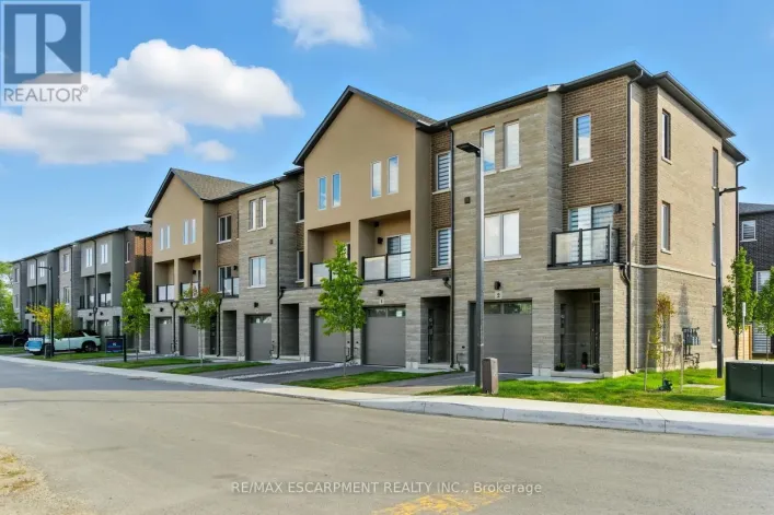 4 CLEAR VALLEY LANE, Hamilton