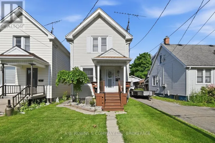 4 CLIFFORD AVENUE, Welland