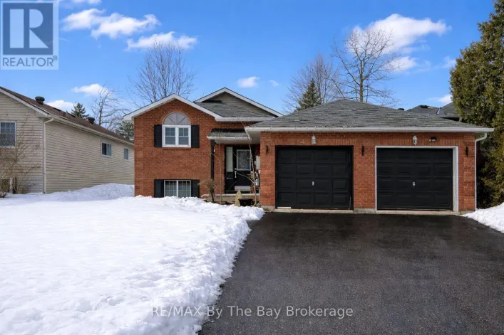 4 DONALD CRESCENT, Wasaga Beach
