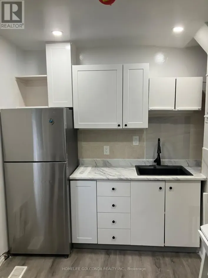 4 GREENOCK AVENUE, Toronto