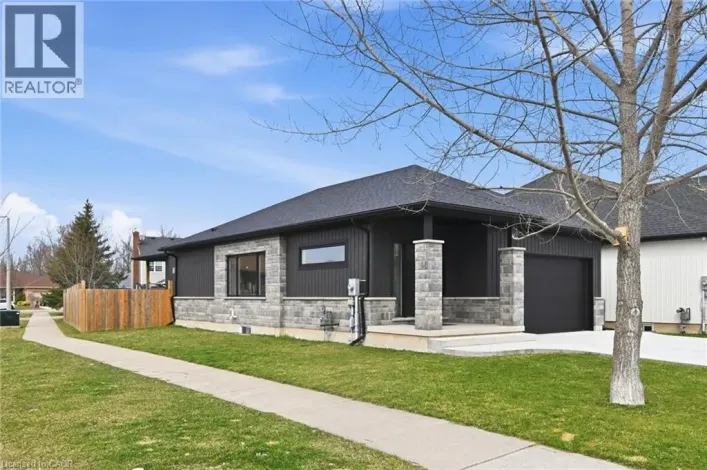 4 HARVARD Court, Welland