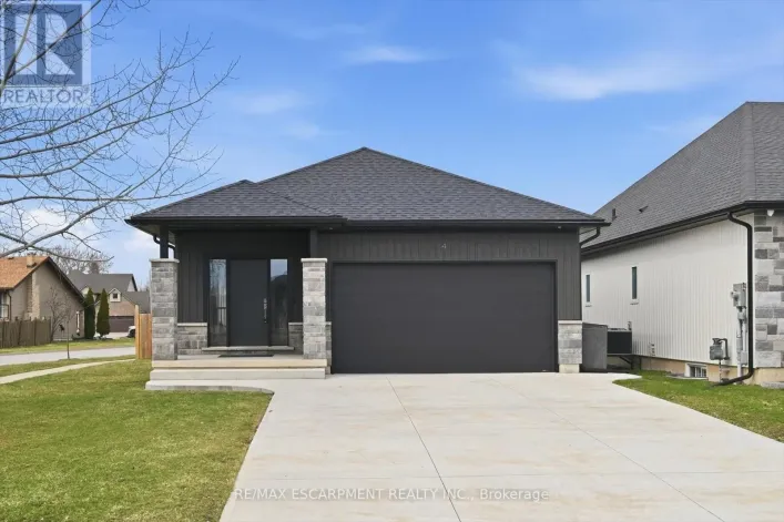 4 HARVARD COURT, Welland