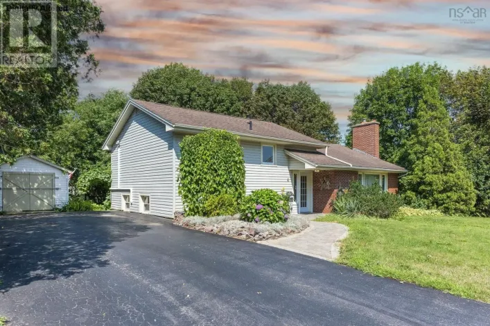 4 Hillcrest Avenue N, North Kentville