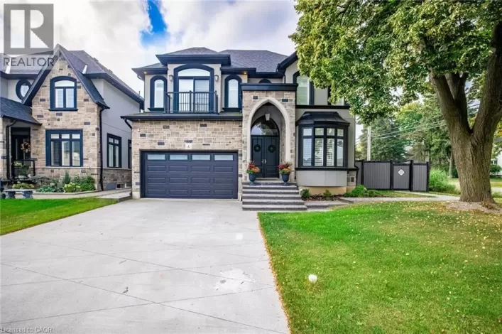 4 LOCKMAN Drive, Ancaster