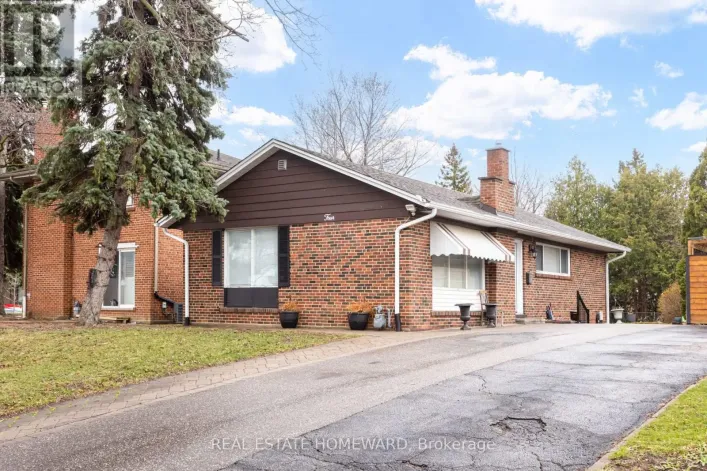 4 MOORECROFT CRESCENT, Toronto