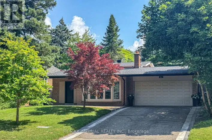 4 QUINCY CRESCENT, Toronto