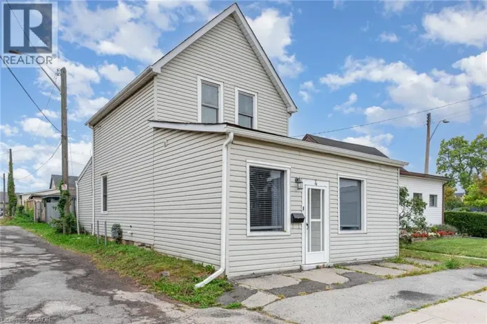 4 ROBINS Avenue, Hamilton