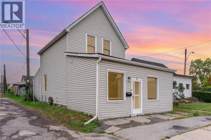 4 ROBINS Avenue, Hamilton