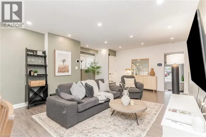4 ROBINS Avenue, Hamilton