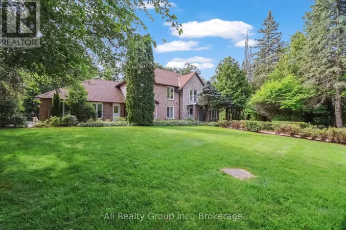 4 ROYAL COUNTY DOWNS, Ottawa