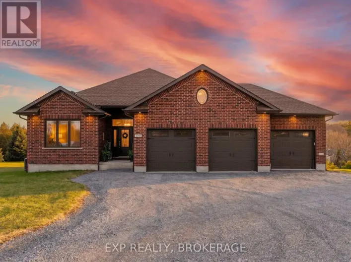 4 SANDSTONE COURT, Frontenac