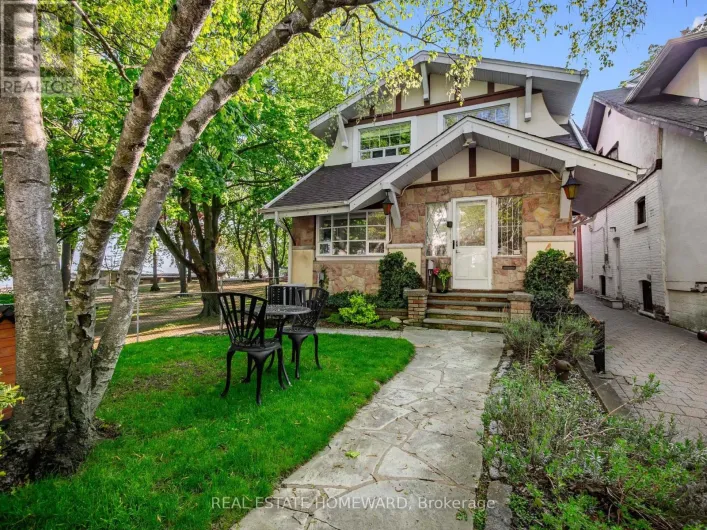 4 SILVER BIRCH AVENUE, Toronto