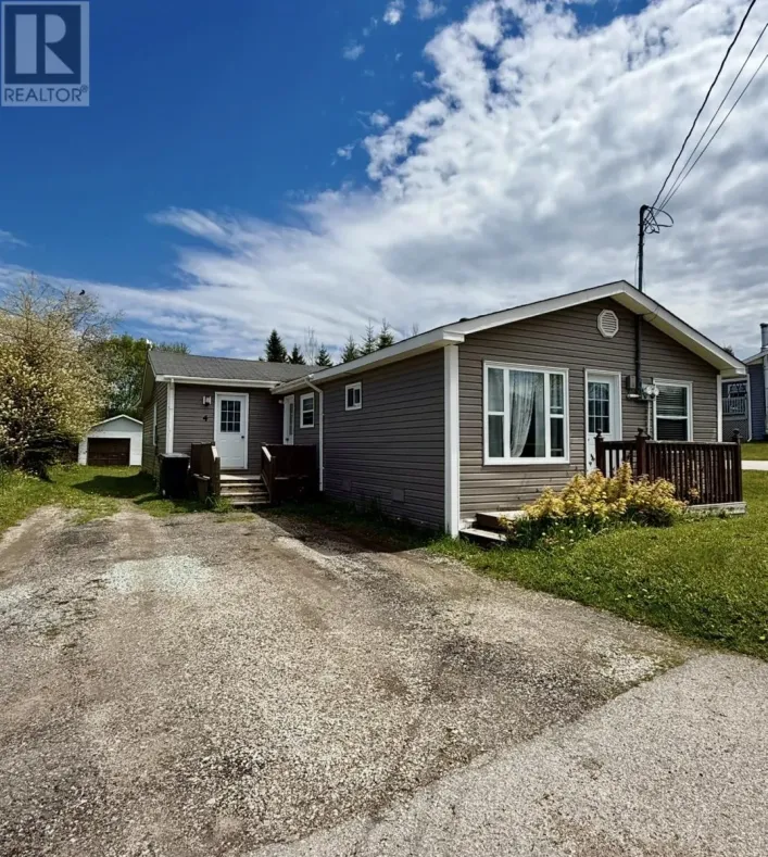 4 Sixth Avenue, Deer Lake