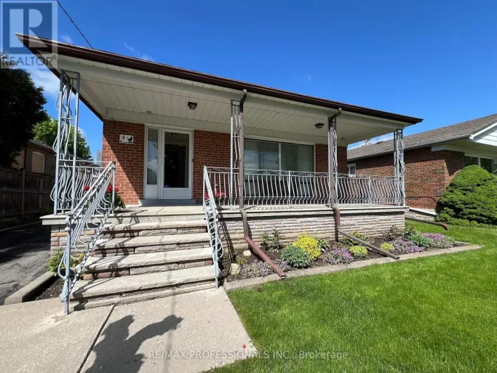 4 VAUXHALL DRIVE, Toronto