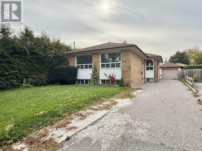 4 WANTANOPA CRESCENT, Toronto