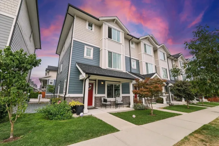 40 19501 74 AVENUE, Surrey