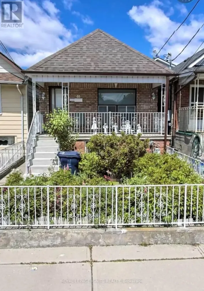 40 AVON AVENUE, Toronto