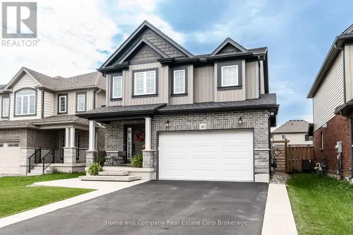 40 ROBERTSON DRIVE, Stratford