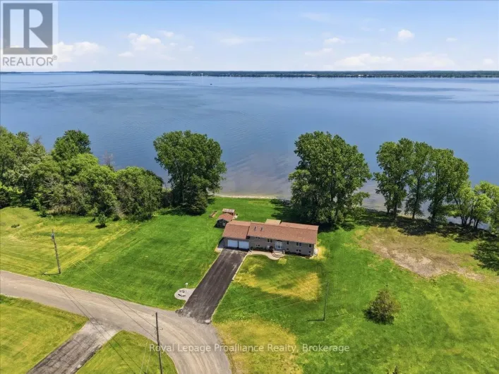 House for sale: 40 WALLBRIDGE CIRCLE, Prince Edward County