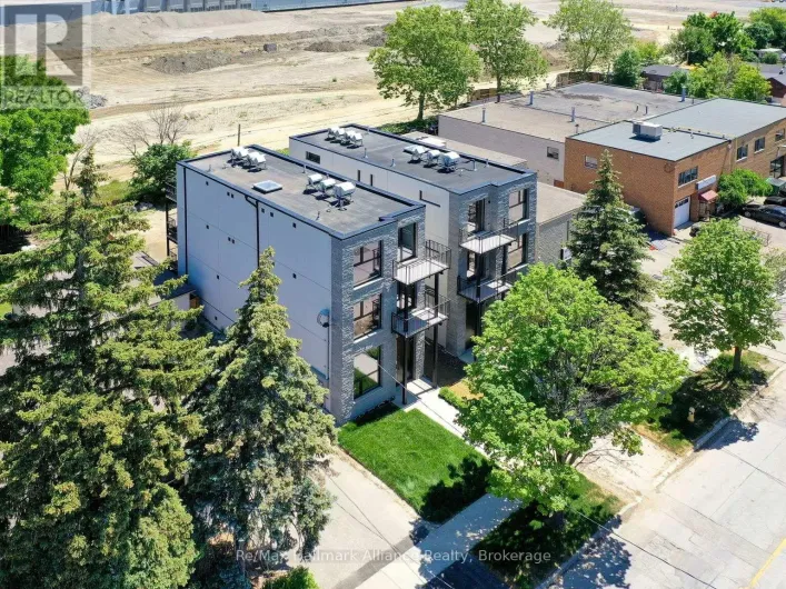 400 - 155 THIRTIETH STREET, Toronto