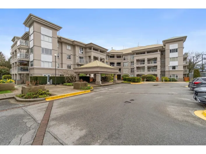 401 10533 UNIVERSITY DRIVE, Surrey