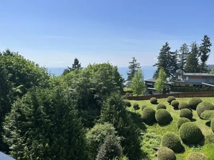 401 1350 VIDAL STREET, White Rock
