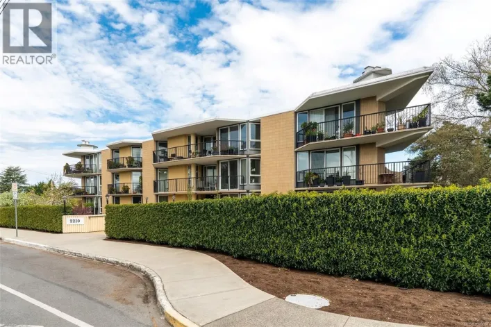 401 2210 Cadboro Bay Rd, Oak Bay