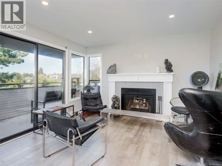 401 3274 Glasgow Ave, Saanich