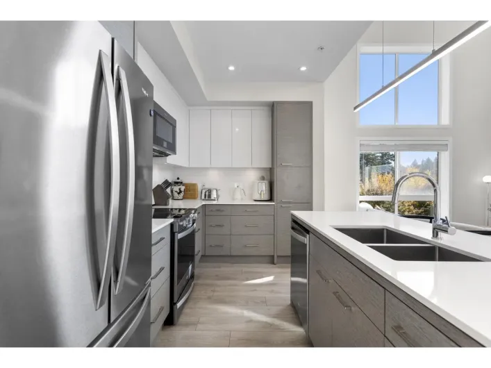 401 45500 MARKET WAY|Garrison Crossing, Chilliwack